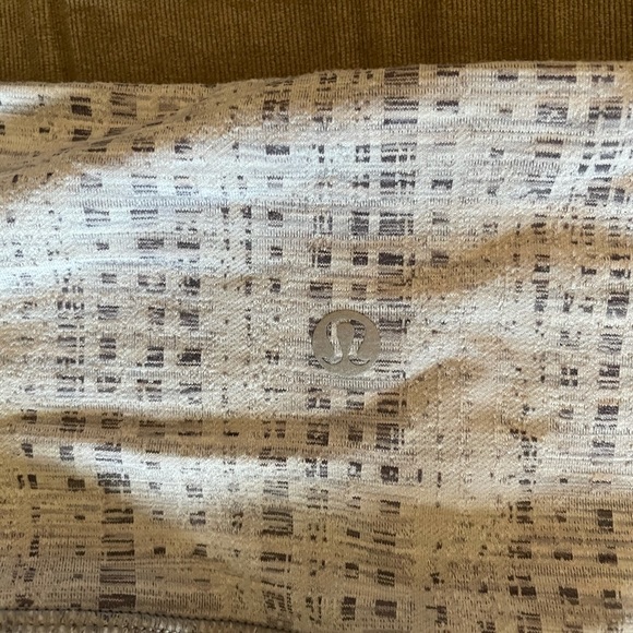 Lulu lemon cropped Wunder unders - Picture 4 of 5